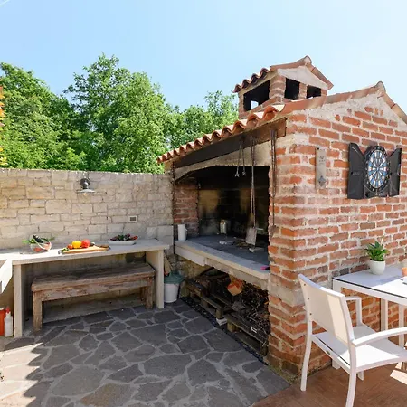 特纳公寓 * 波雷奇