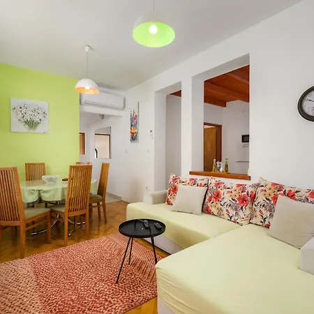Apartment Tena *